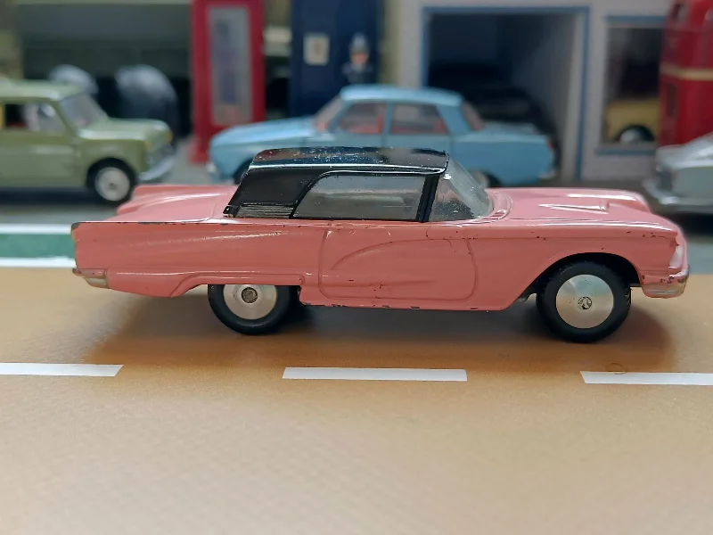 Fun toy cars214M Ford Thunderbird Hard Top
