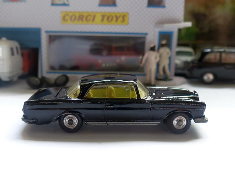 Realistic toy cars230 Mercedes-Benz 220SE black