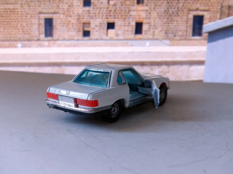 Playful toys 393 Mercedes-Benz 350SL in white