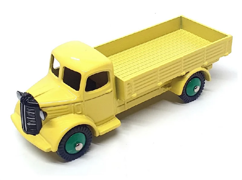 Playful toys Atlas Editions Dinky Toys 412 - Austin Wagon - Yellow