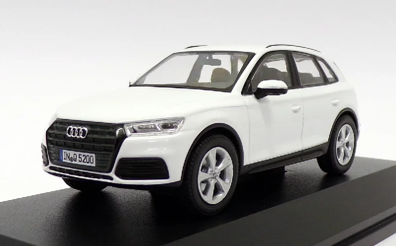 Realistic toy carsI-Scale 1/43 Scale Model Car 501.16.056.31 - Audi Q5 - Ibis White